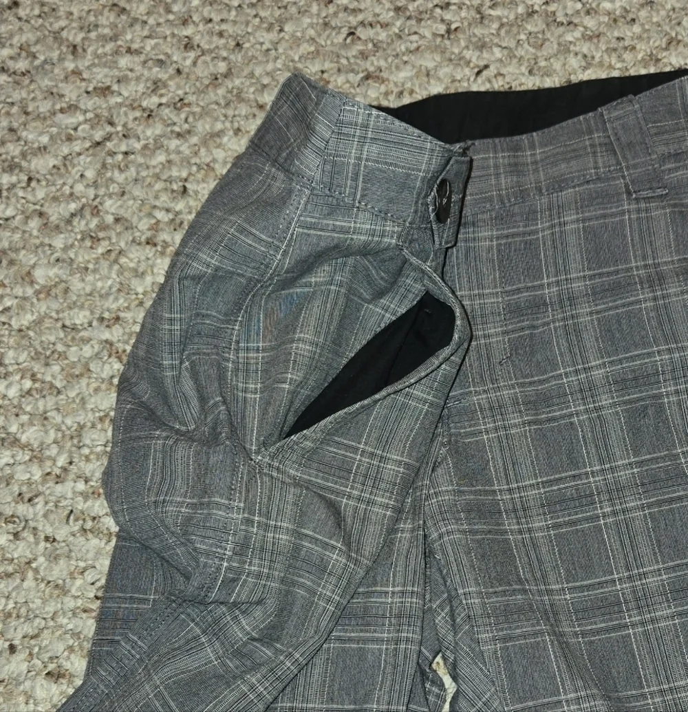 The North Face Bermuda Shorts Womens Size 4 Gray Plaid 100% Cotton Hiking Campin